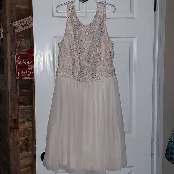 Cute little prom dress, worn once for a wedding. - Picture 1 of 3